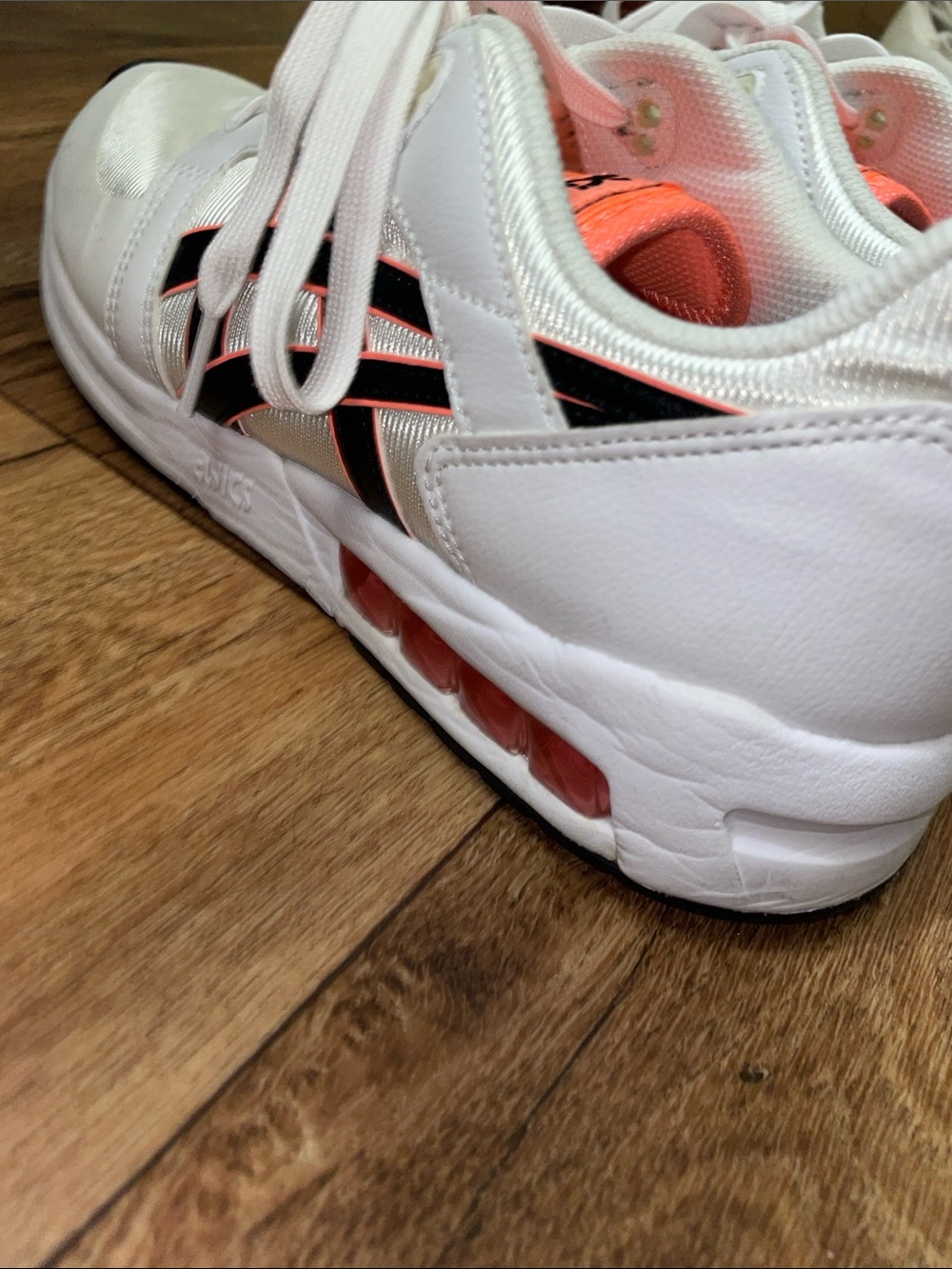 ASICS Gel Saga Sou White Sneakers with Neon Orange Accents Men Size 7.5 woman 9 - Picture 5 of 8